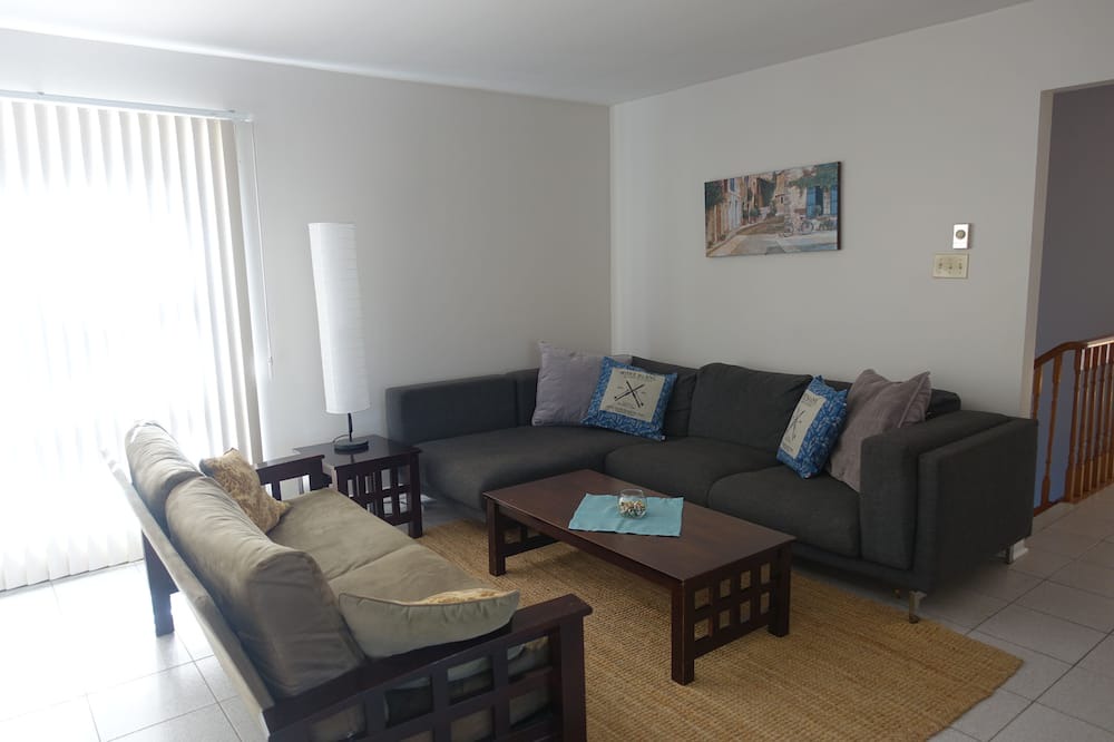 Photo of Livingroom in Wymbolwood Beach