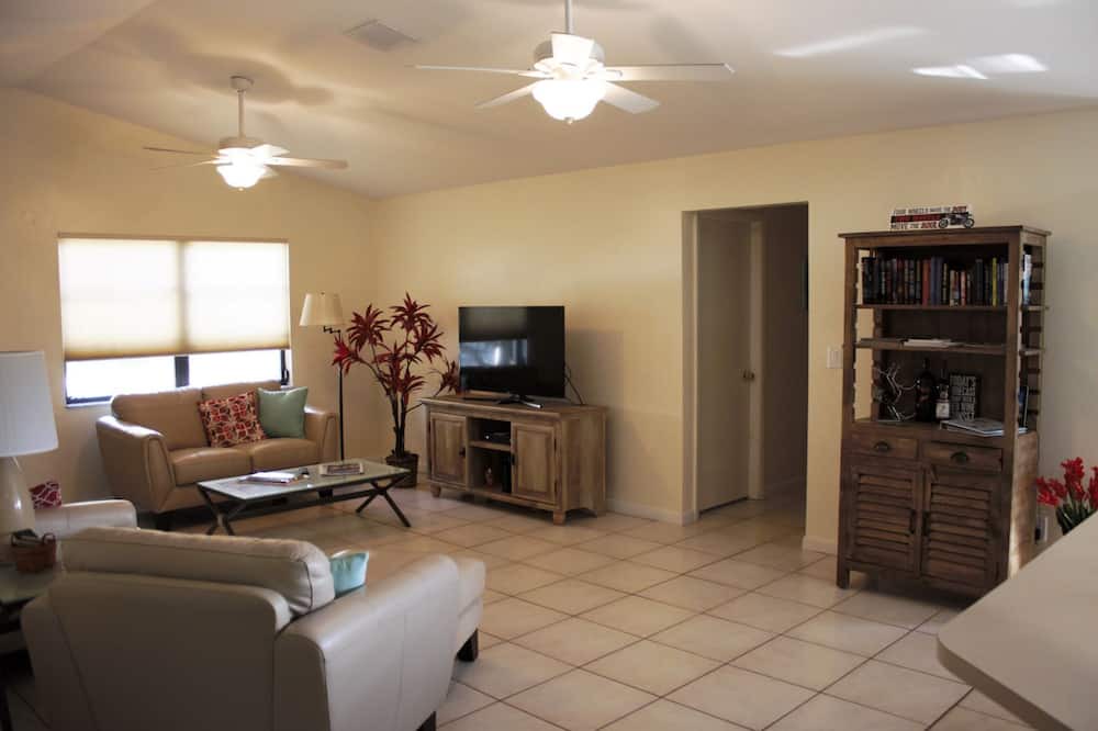 Photo of Livingroom in Pine Island Center