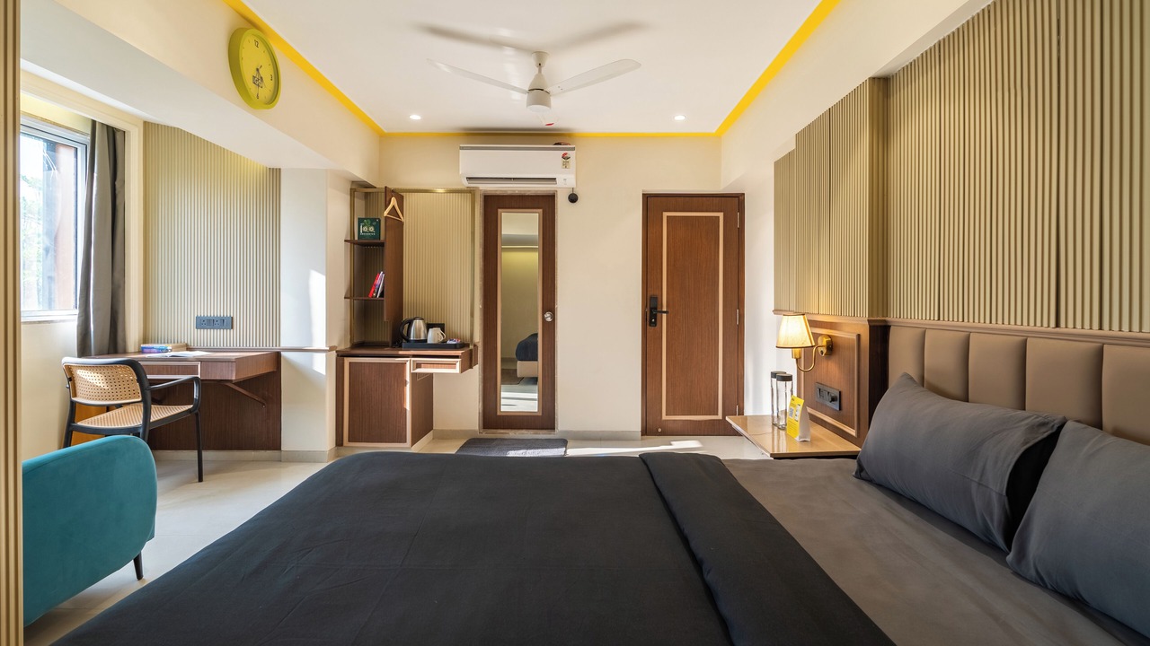 Photo of Bedroom in Vile Parle
