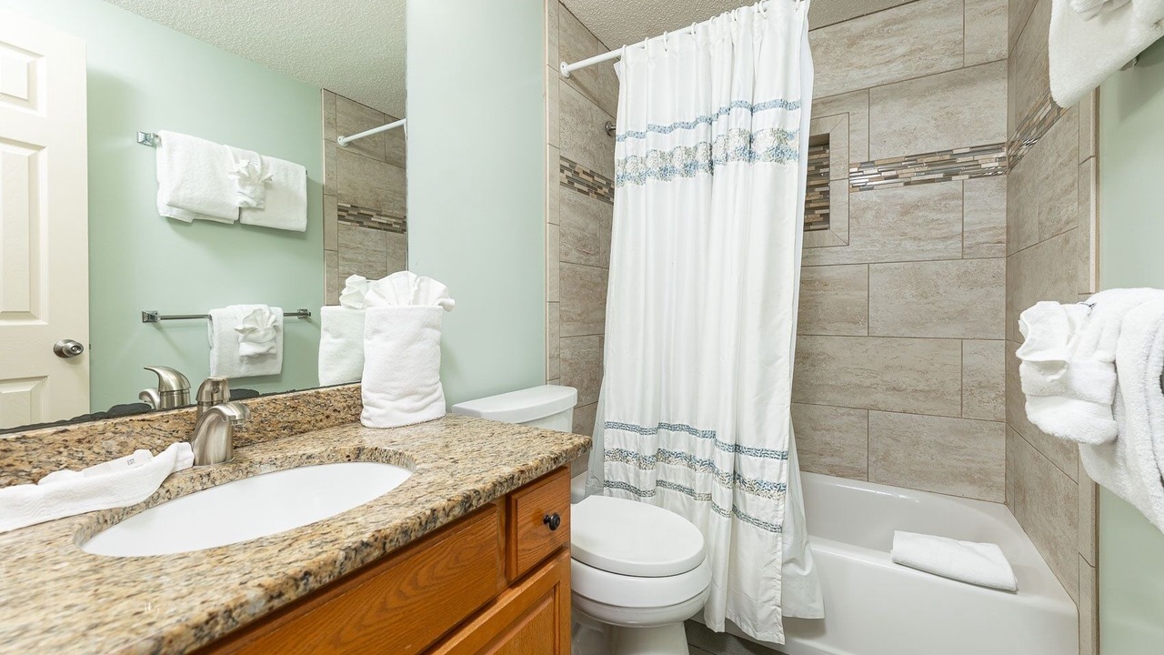 Photo of Bathroom in Orange Beach East