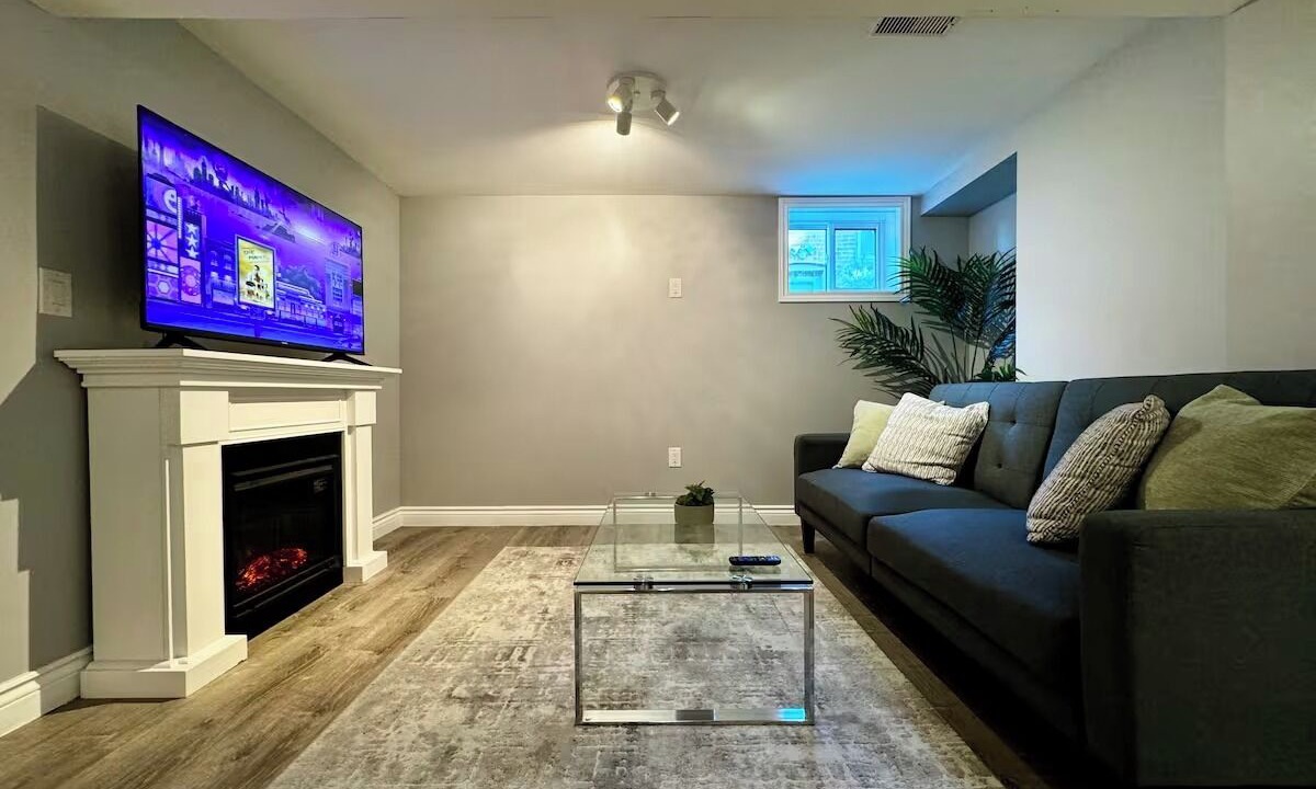 Photo of Livingroom in Bayview Village
