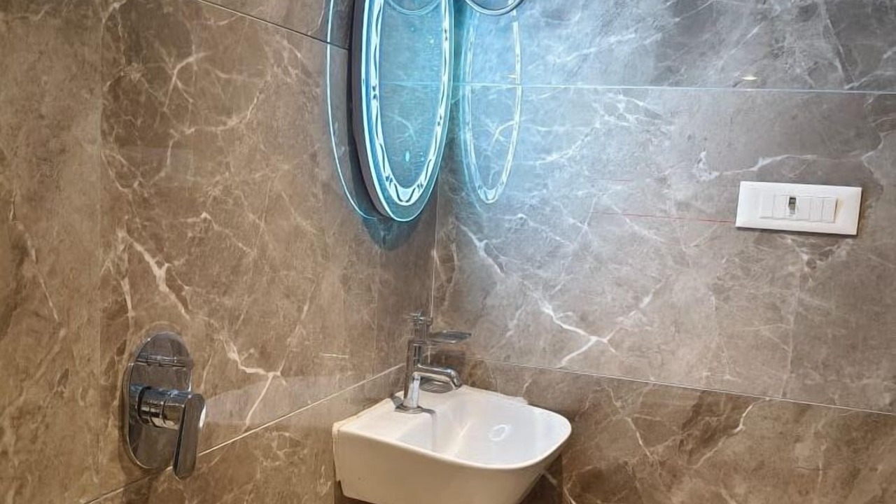 Photo of Bathroom in Azad Maidan