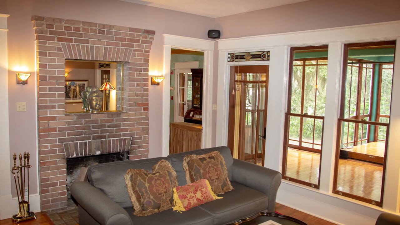 Photo of Livingroom in Oakland