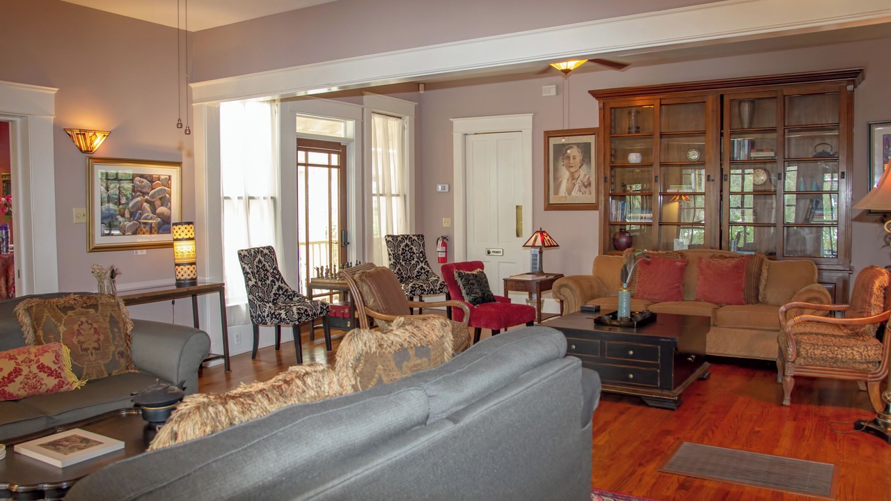 Photo of Livingroom in Oakland