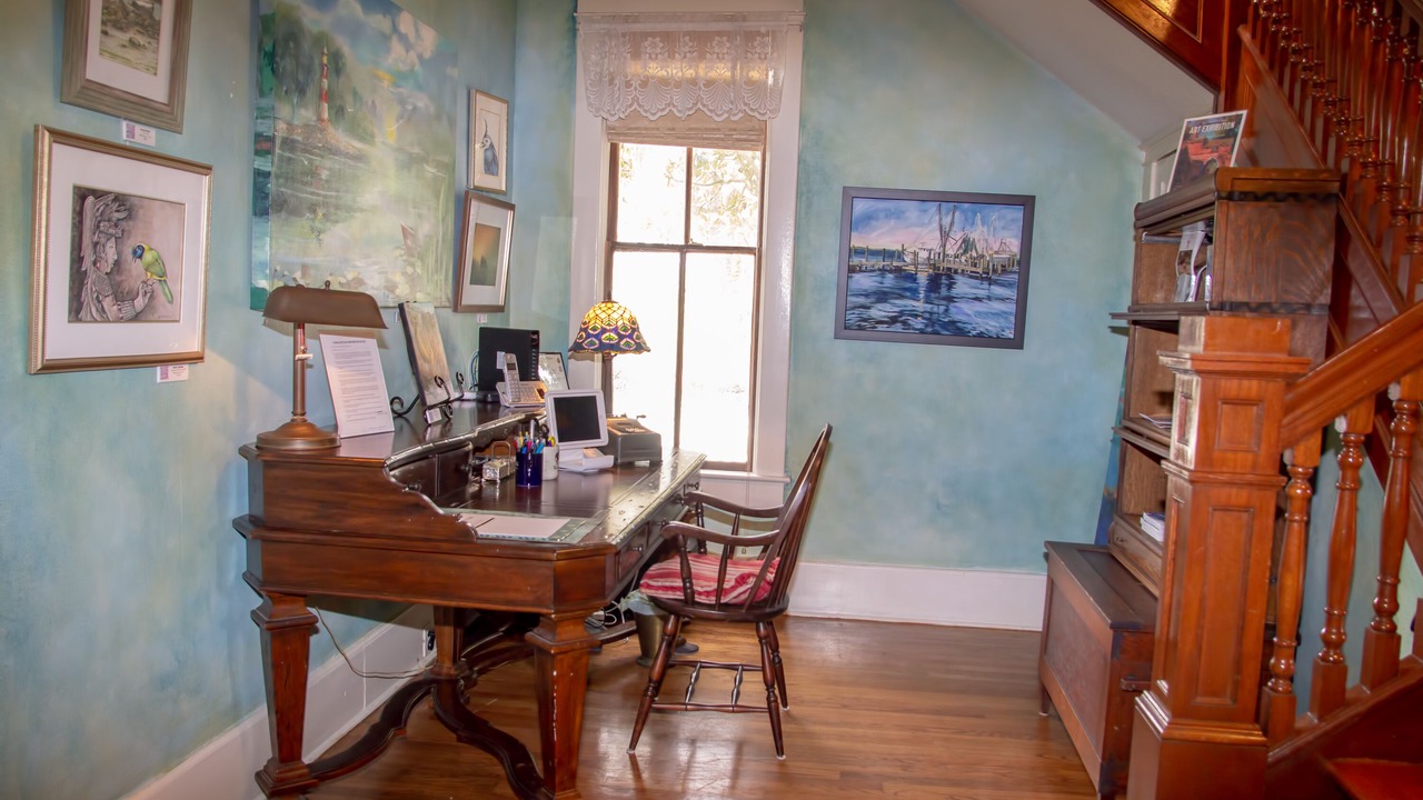 Photo of Livingroom in Oakland