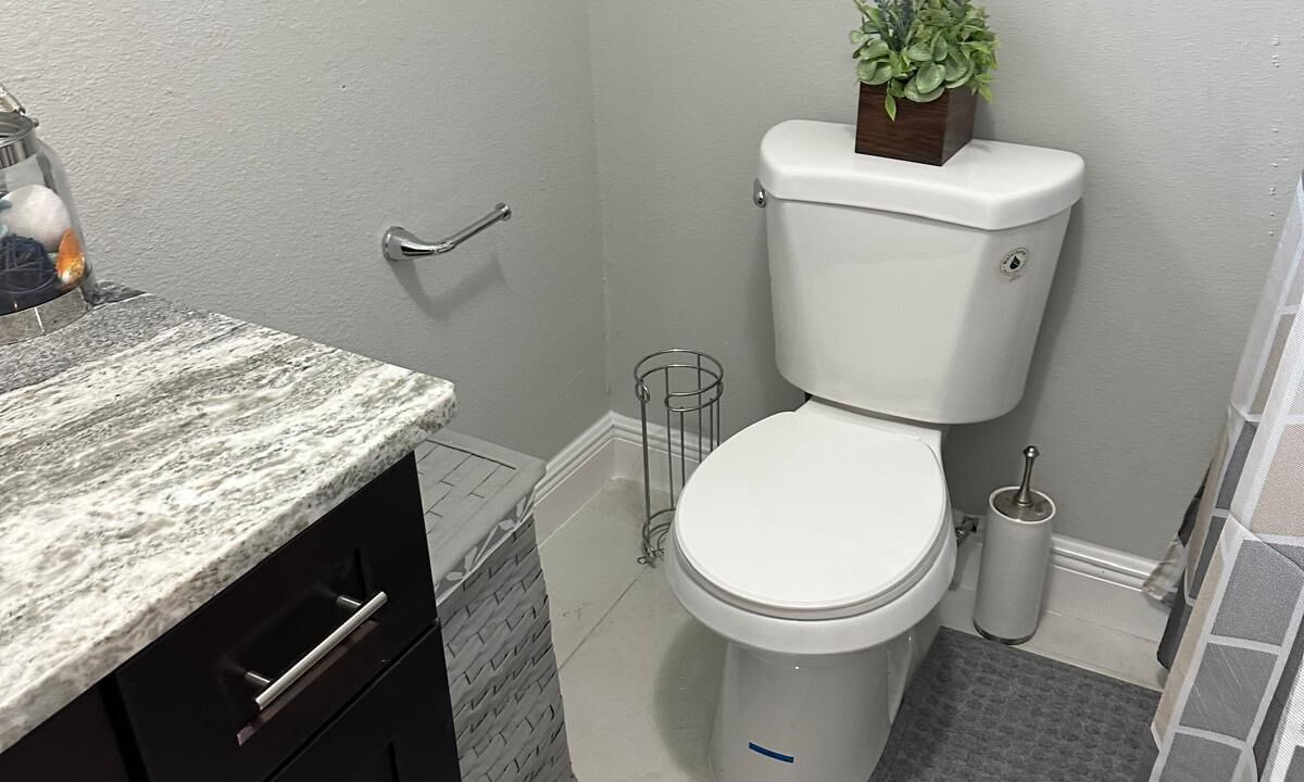 Photo of Bathroom in Azalea Park
