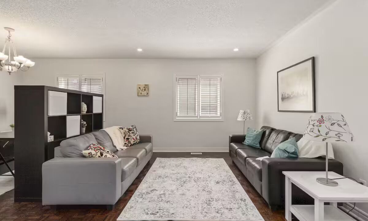 Photo of Livingroom in East Credit