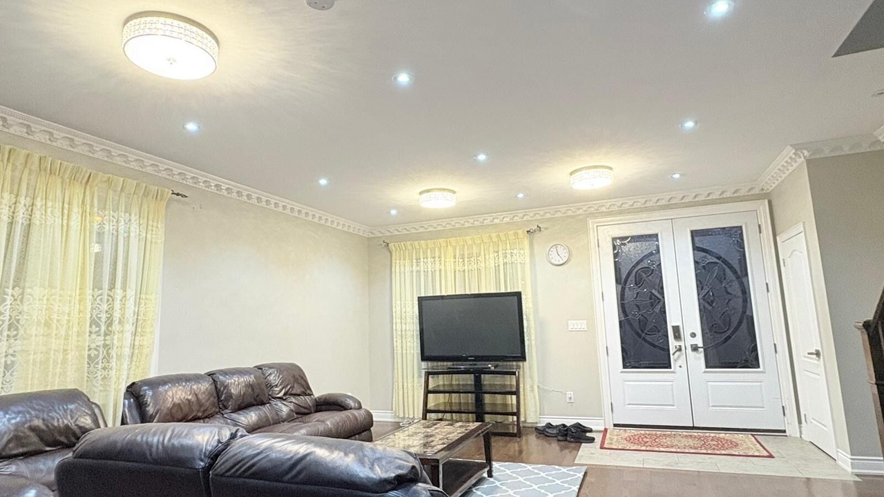 Photo of Livingroom in Upper Beaches