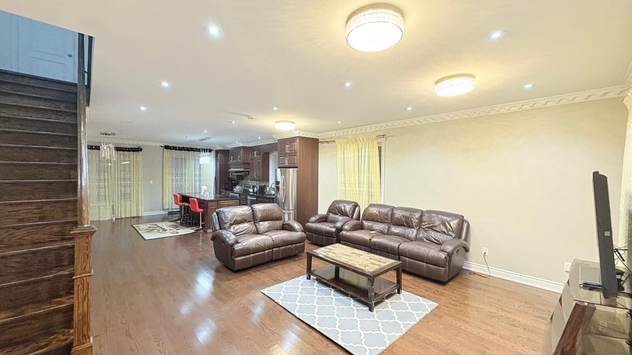 Photo of Livingroom in Upper Beaches