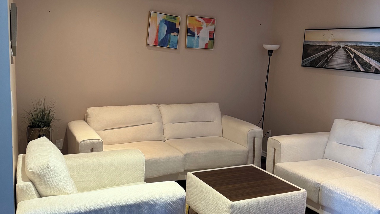 Photo of Livingroom in Halton Regional Municipality