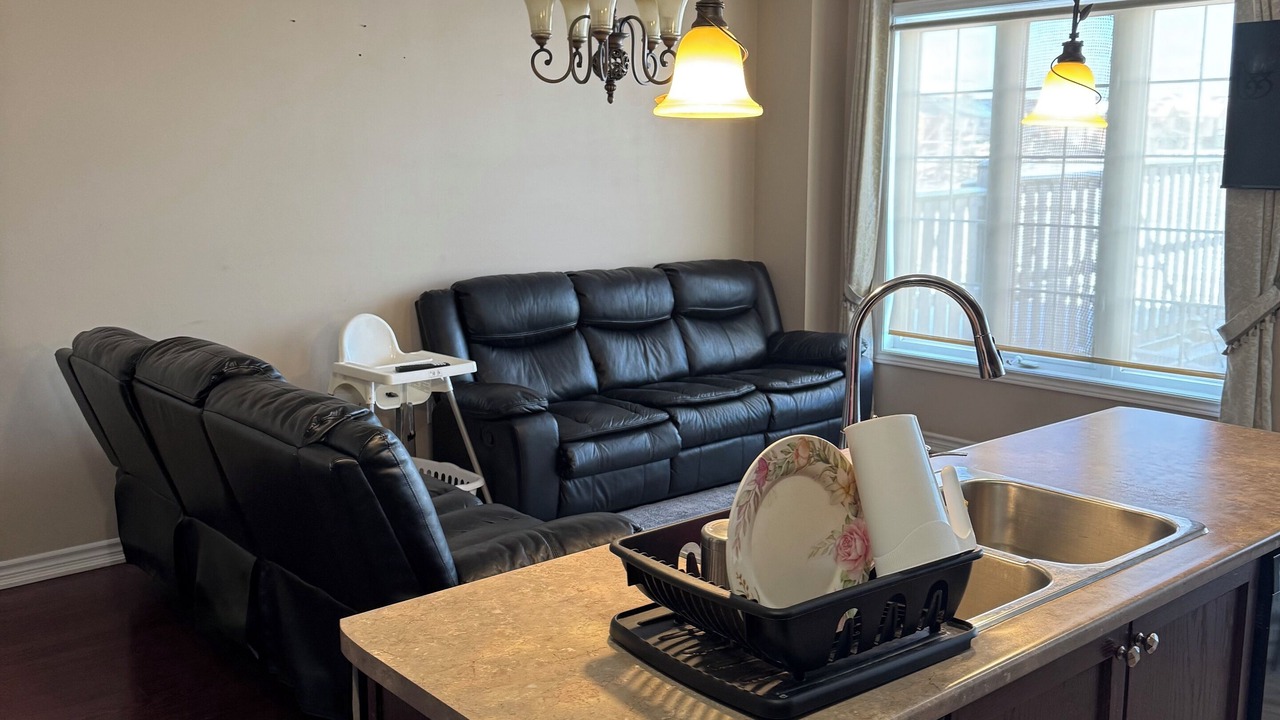 Photo of Livingroom in Halton Regional Municipality