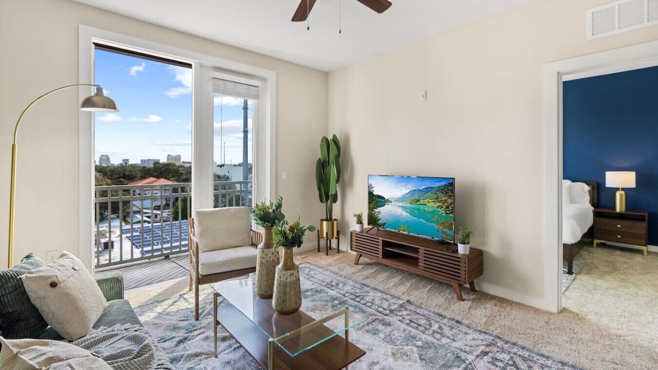 Photo of Livingroom in Courier City - Oscawana