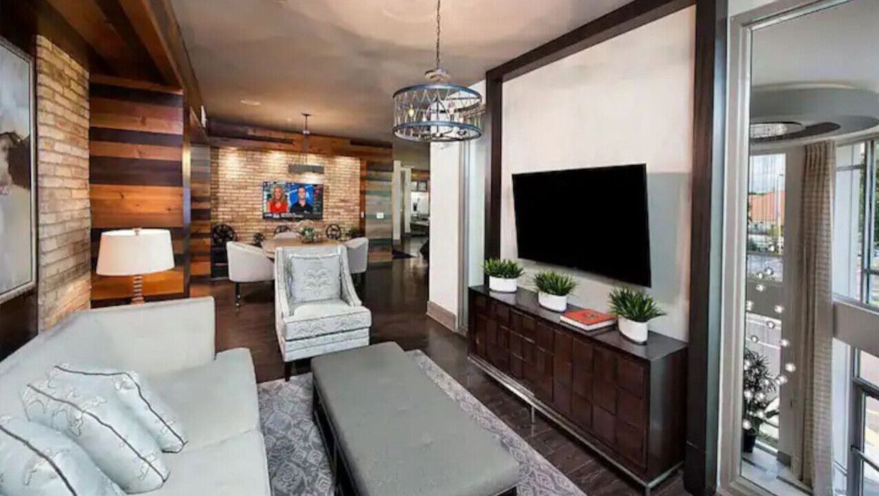 Photo of Livingroom in Courier City - Oscawana