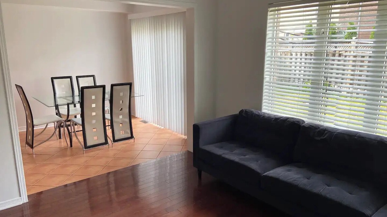 Photo of Livingroom in Churchill Meadows