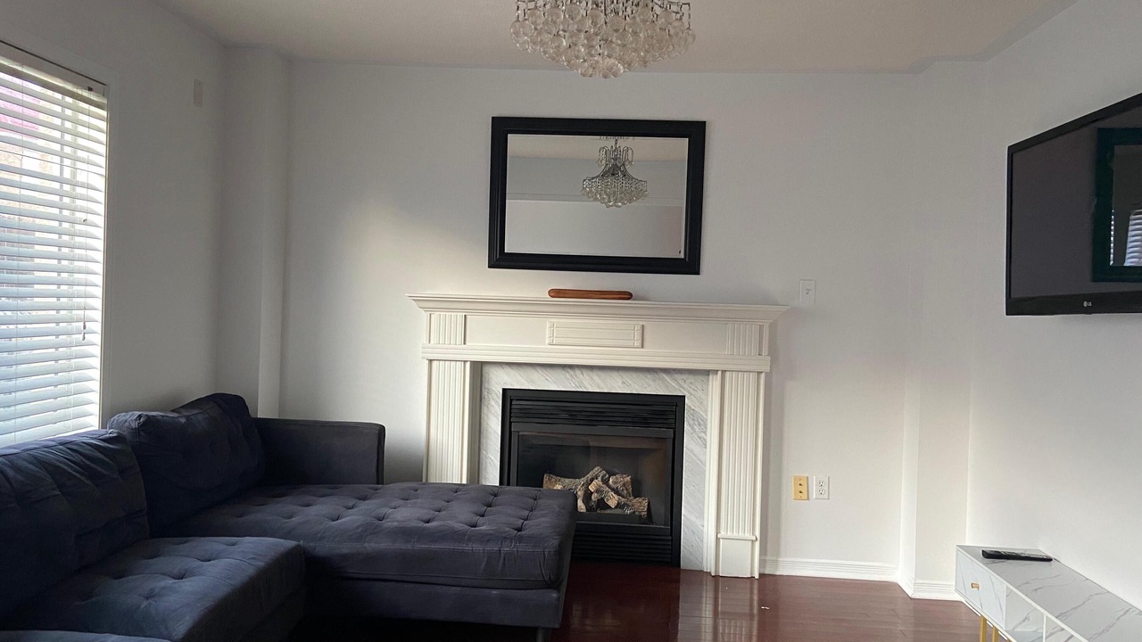 Photo of Livingroom in Churchill Meadows