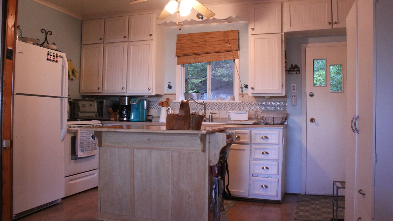 Photo of Kitchen in Waubaushene