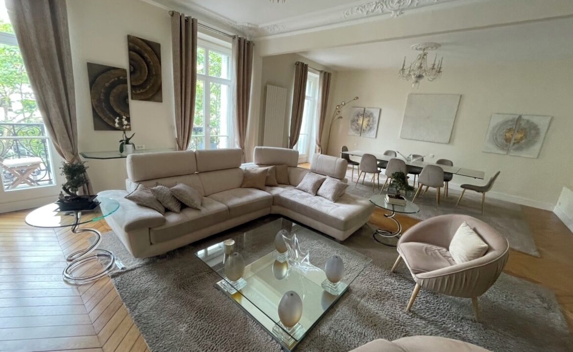 Photo of Livingroom in Champs-Elysees