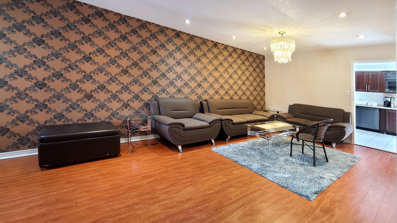 Photo of Livingroom in East Credit