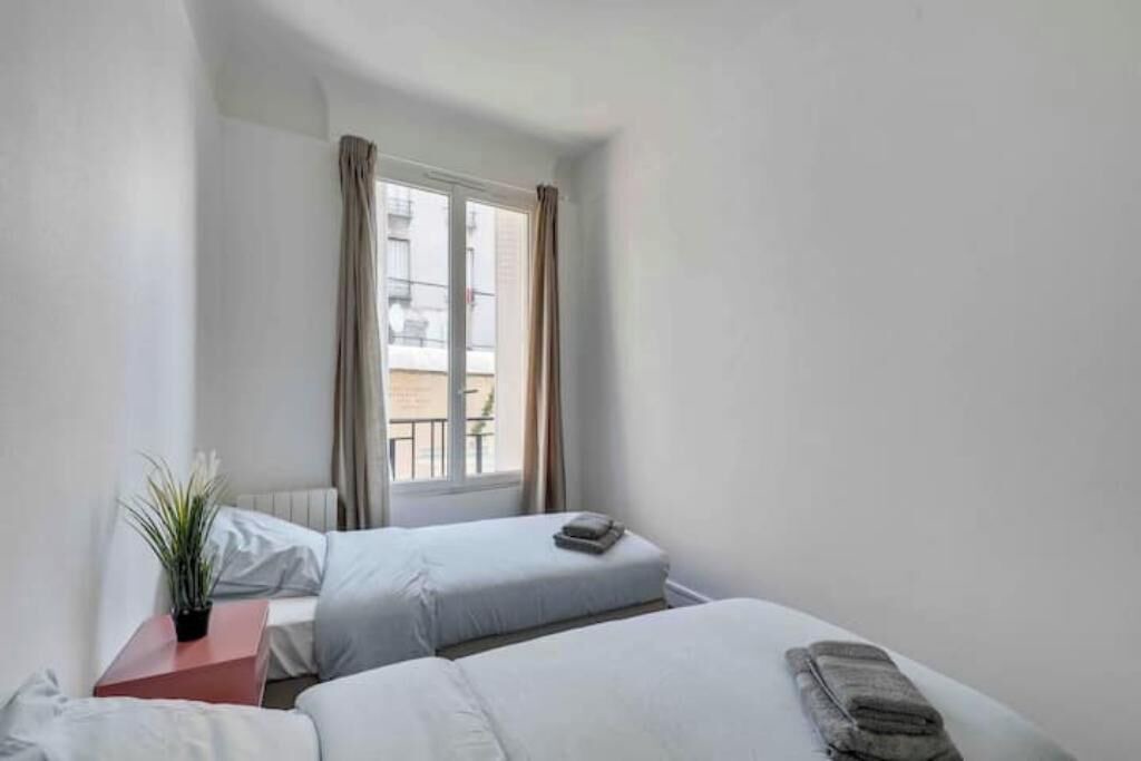 Photo of Bedroom in Le Bourget