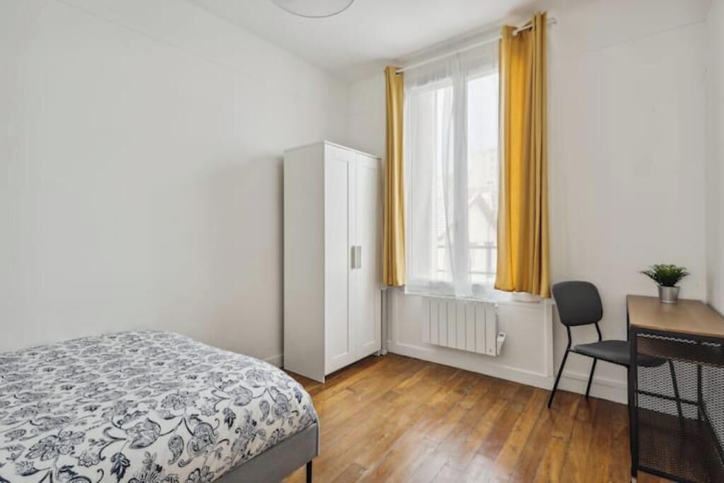 Photo of Bedroom in Le Bourget