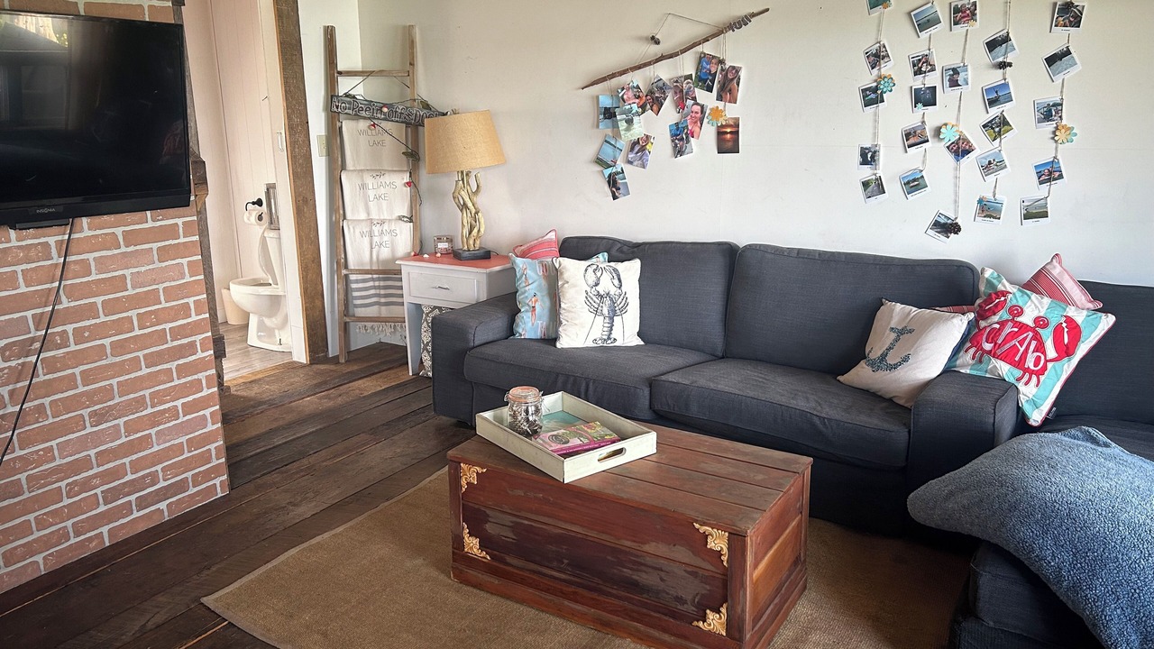Photo of Livingroom in Chatsworth