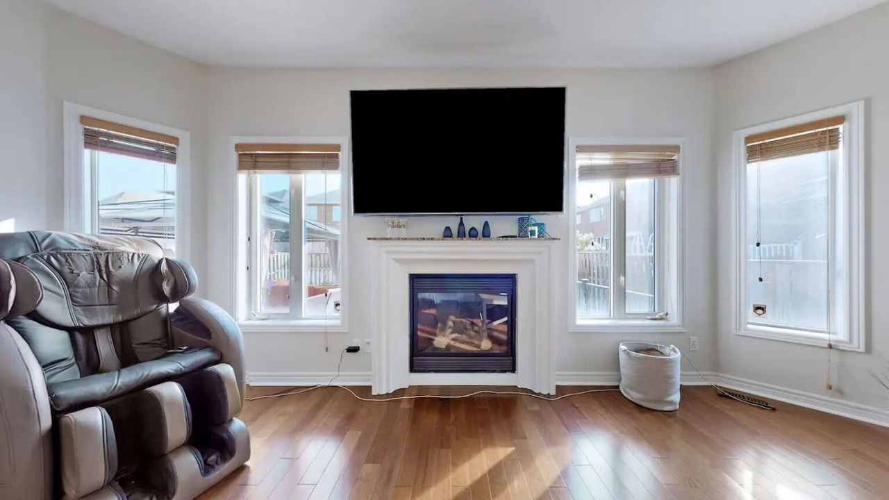 Photo of Livingroom in Churchill Meadows