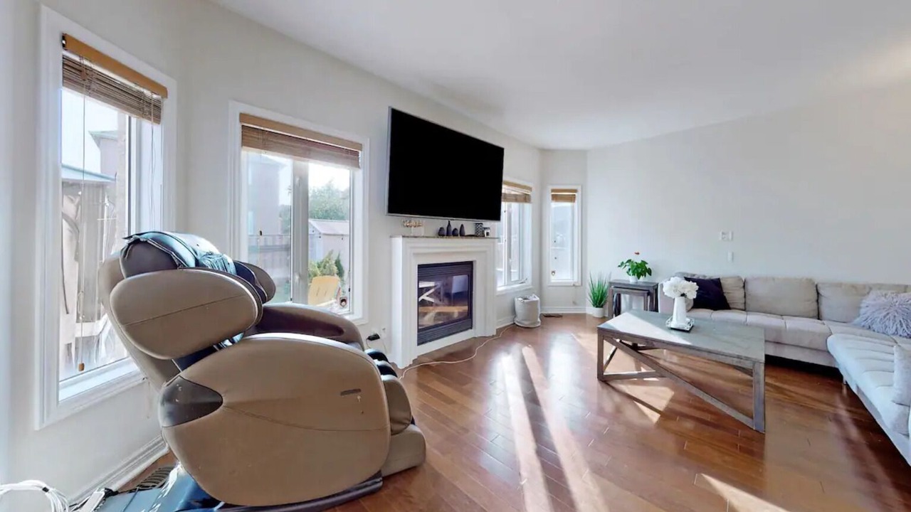 Photo of Livingroom in Churchill Meadows