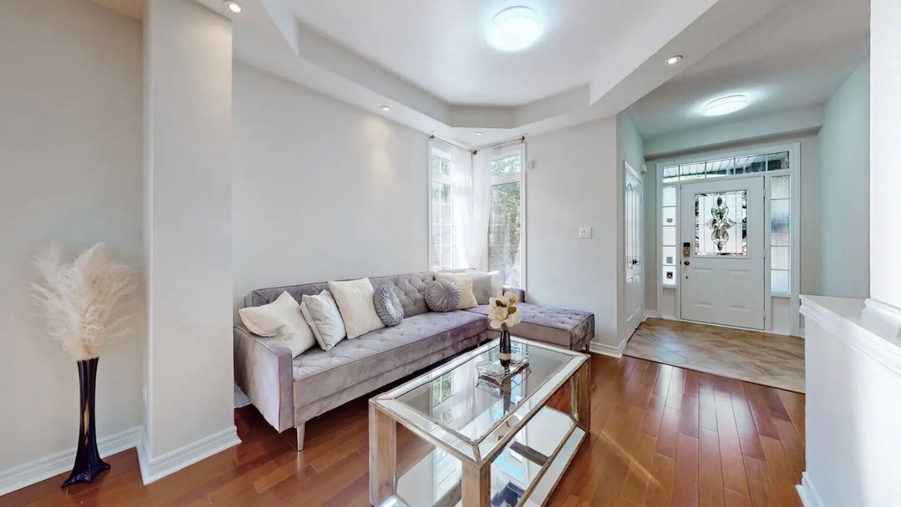 Photo of Livingroom in Churchill Meadows