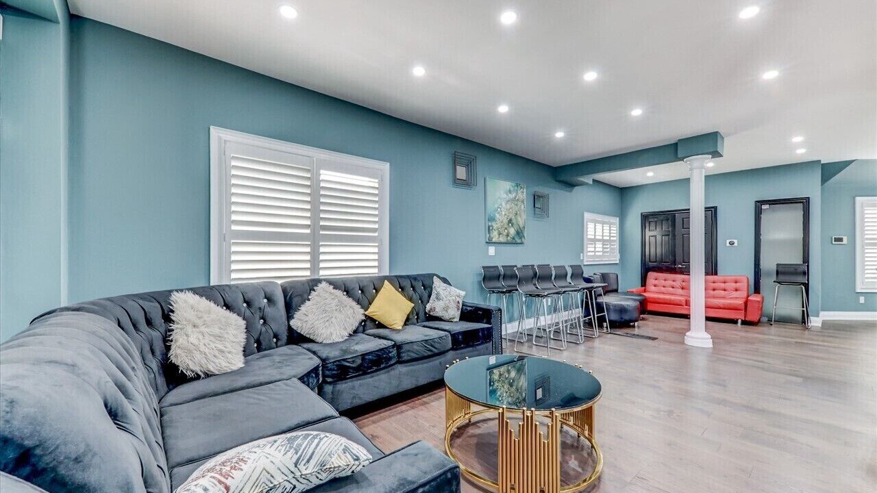 Photo of Livingroom in East Gwillimbury