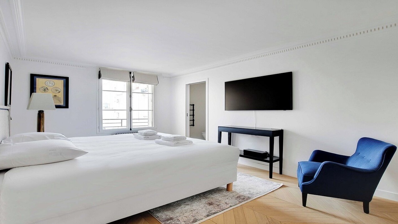 Photo of Bedroom in 8th Arrondissement