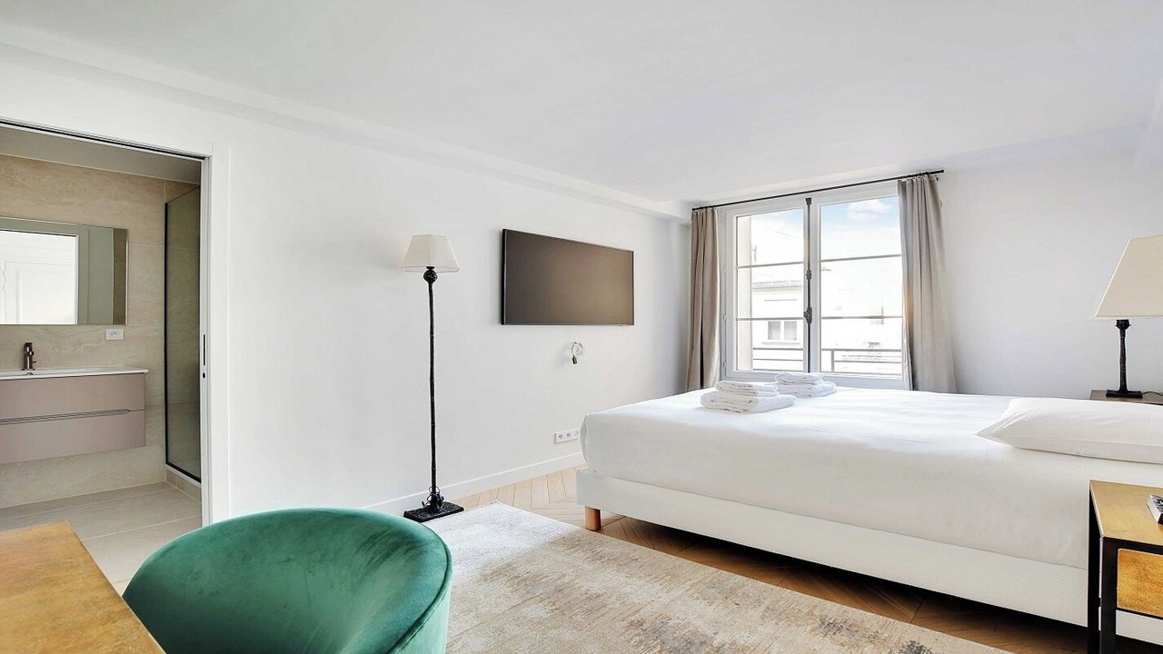 Photo of Bedroom in 8th Arrondissement