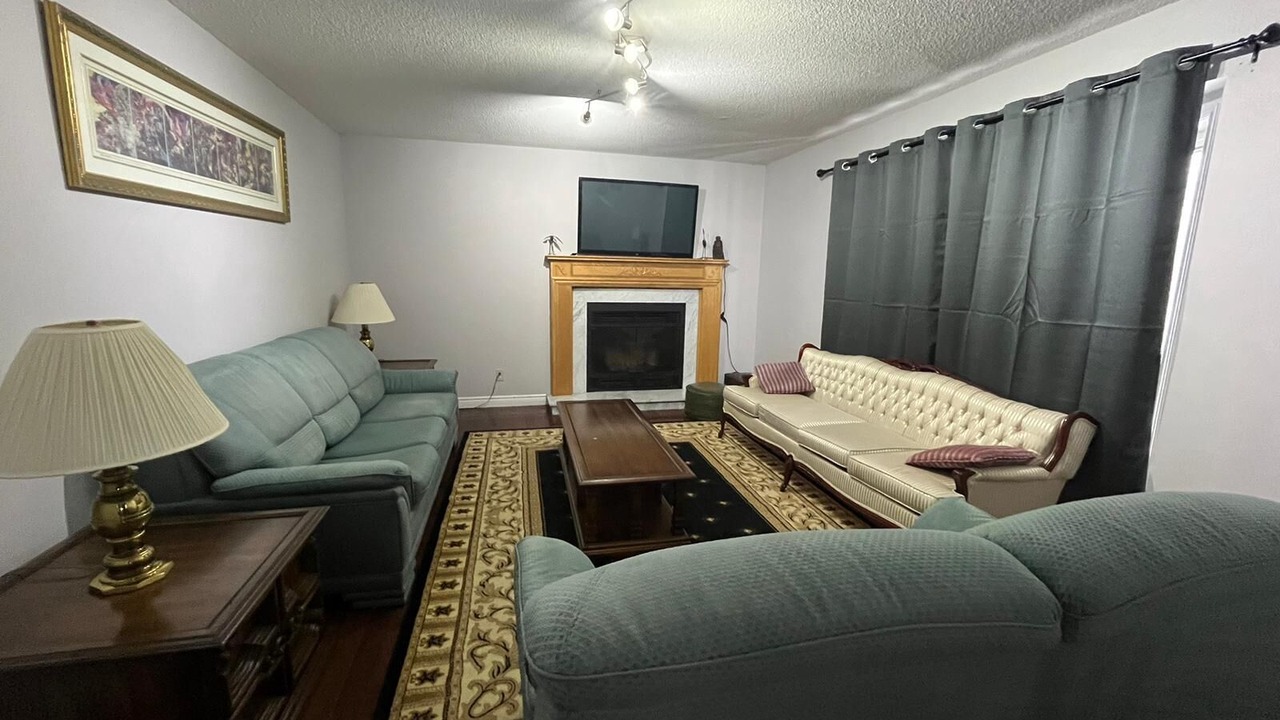 Photo of Livingroom in Caledon