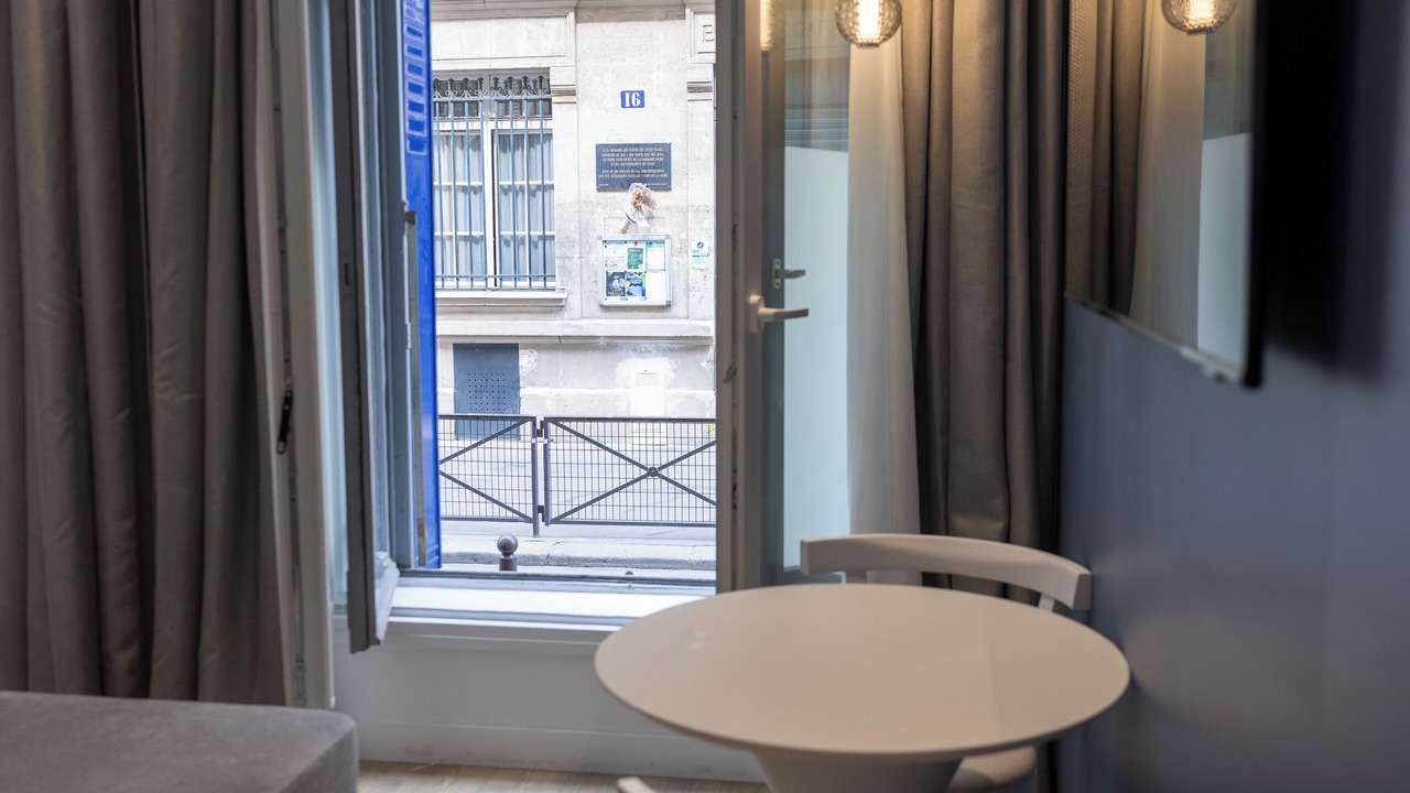 Photo of Bedroom in 9th Arrondissement