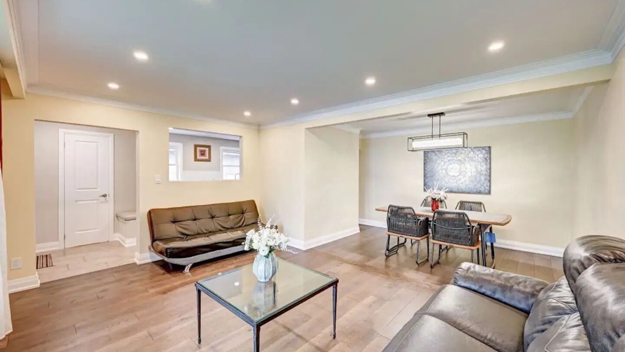 Photo of Livingroom in Lakeview