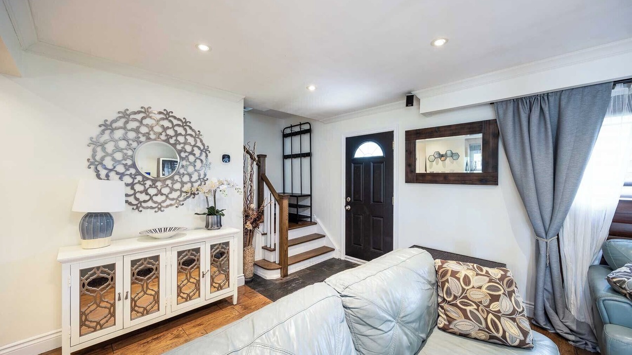 Photo of Livingroom in Scarborough