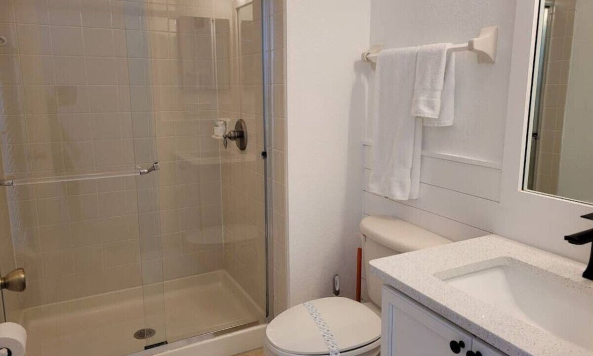 Photo of Bathroom in Trafalgar Village