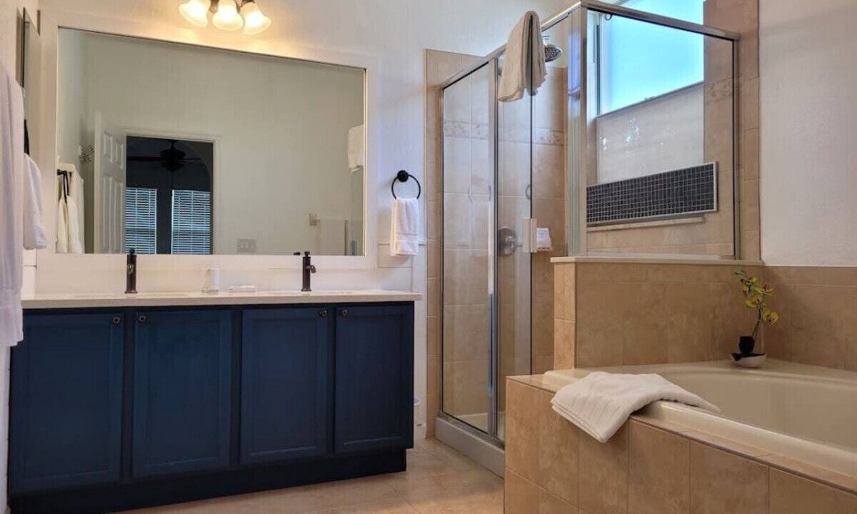 Photo of Bathroom in Trafalgar Village