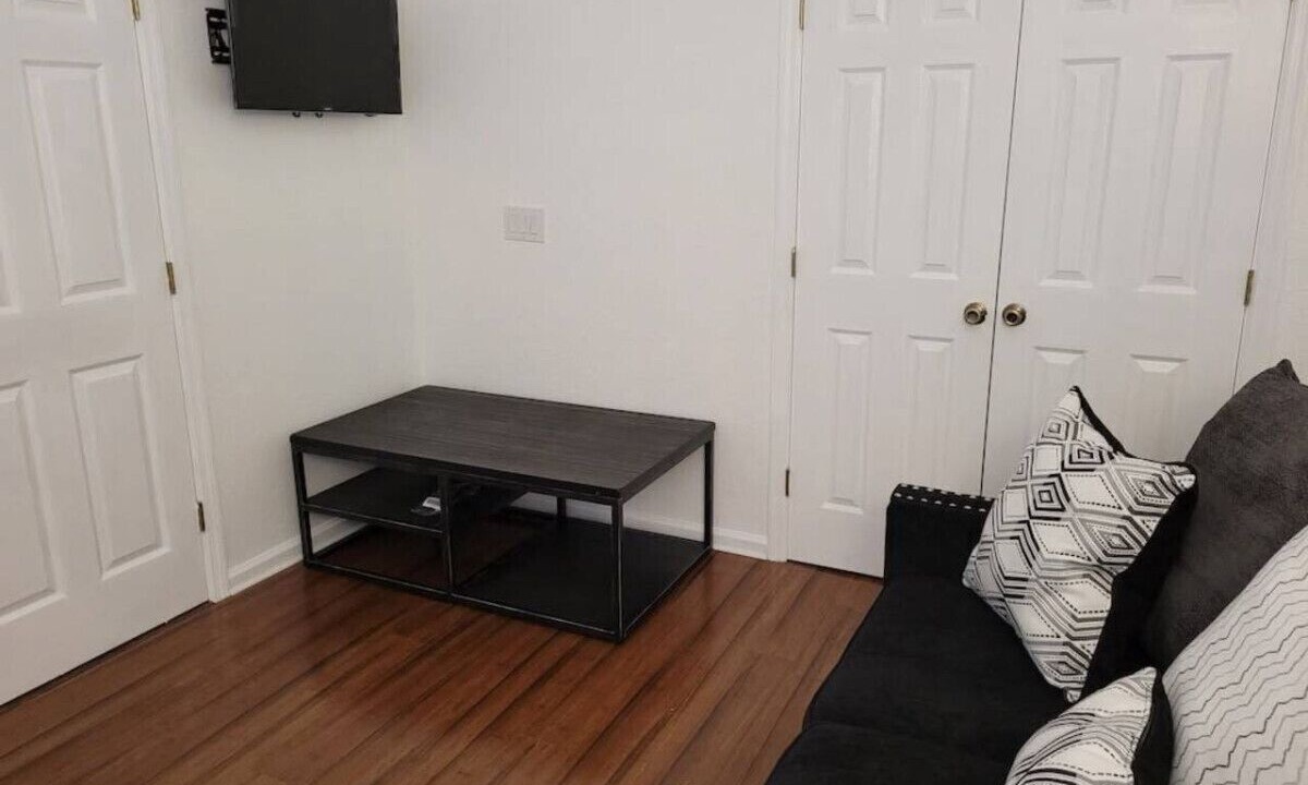 Photo of Livingroom in Trafalgar Village