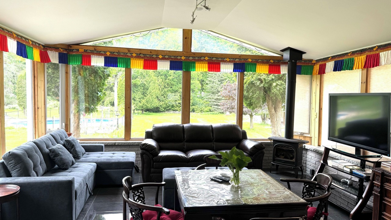 Photo of Livingroom in Whitchurch-Stouffville