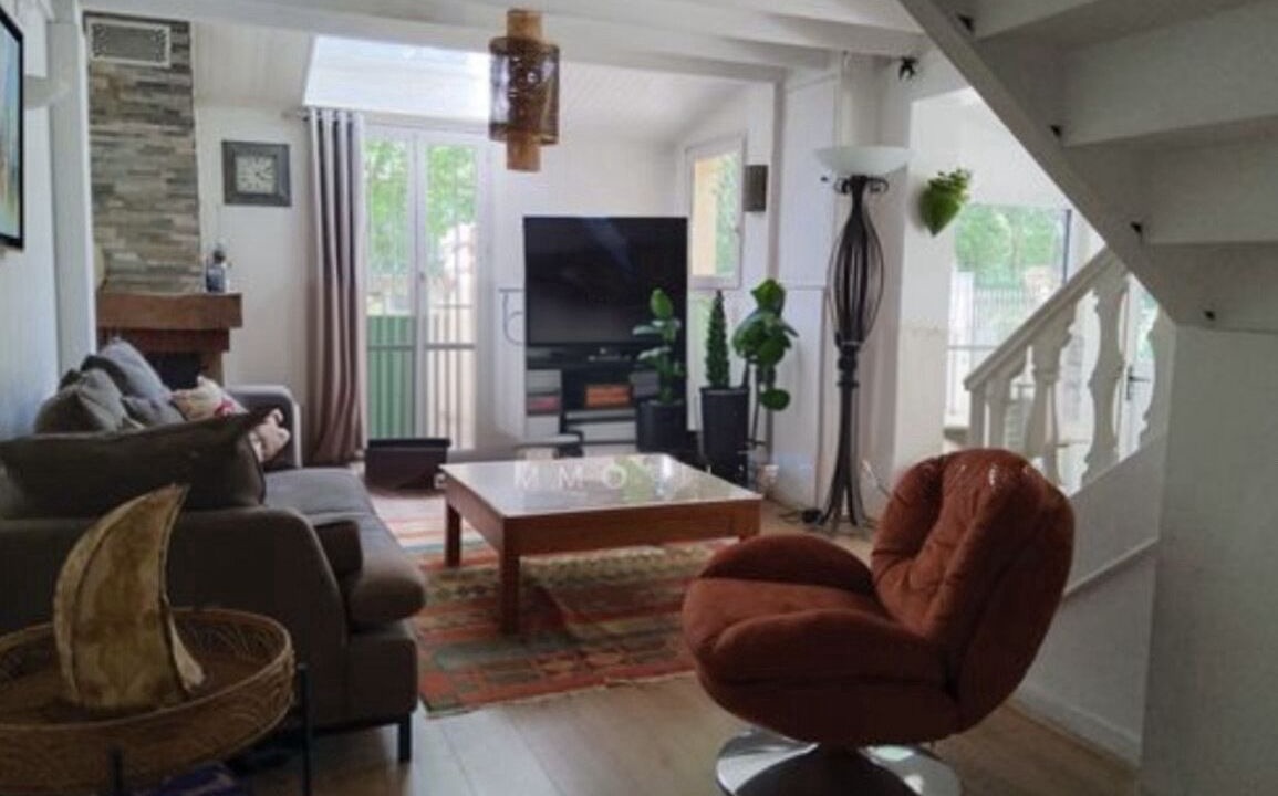 Photo of Livingroom in Rueil-Malmaison