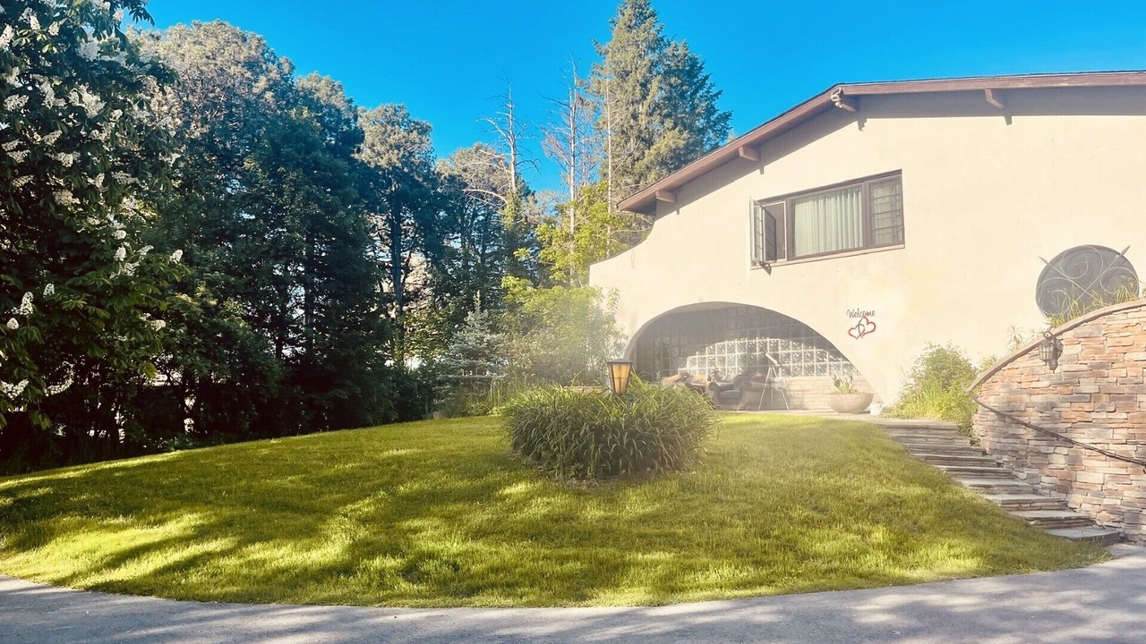 Photo of Outdoor in King