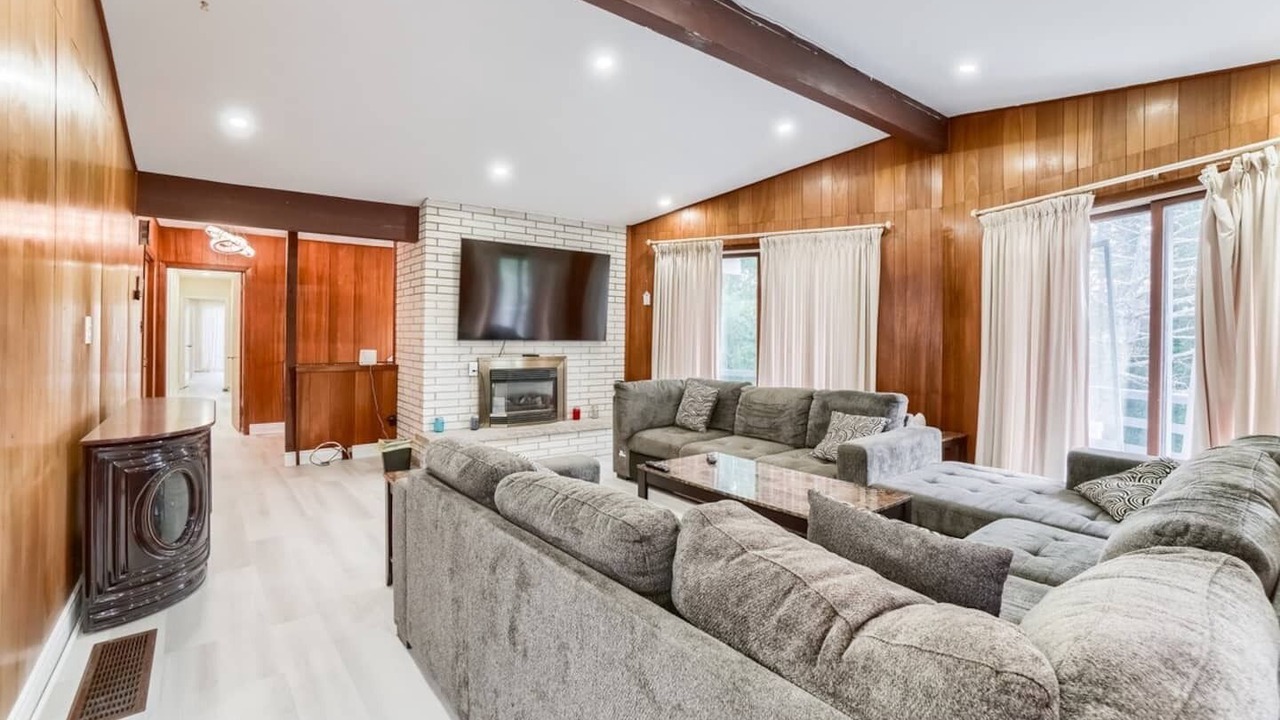Photo of Livingroom in Caledon