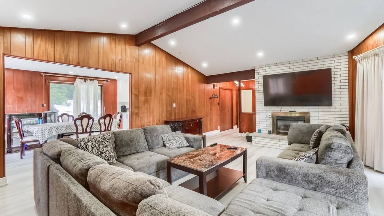 Photo of Livingroom in Caledon