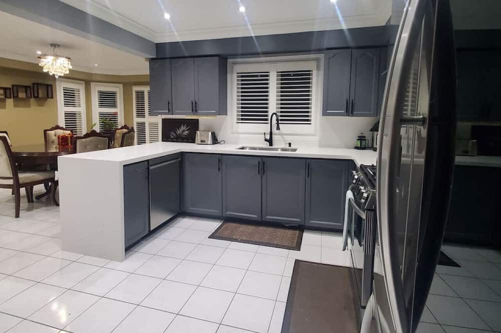 Photo of Kitchen in Churchill Meadows