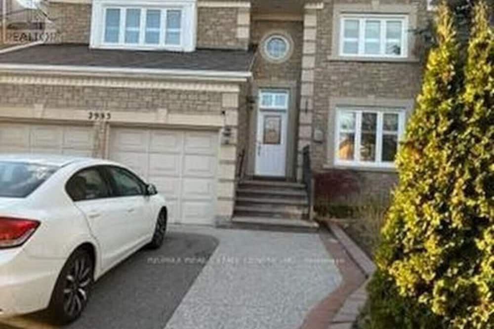 Photo of Outdoor in Churchill Meadows