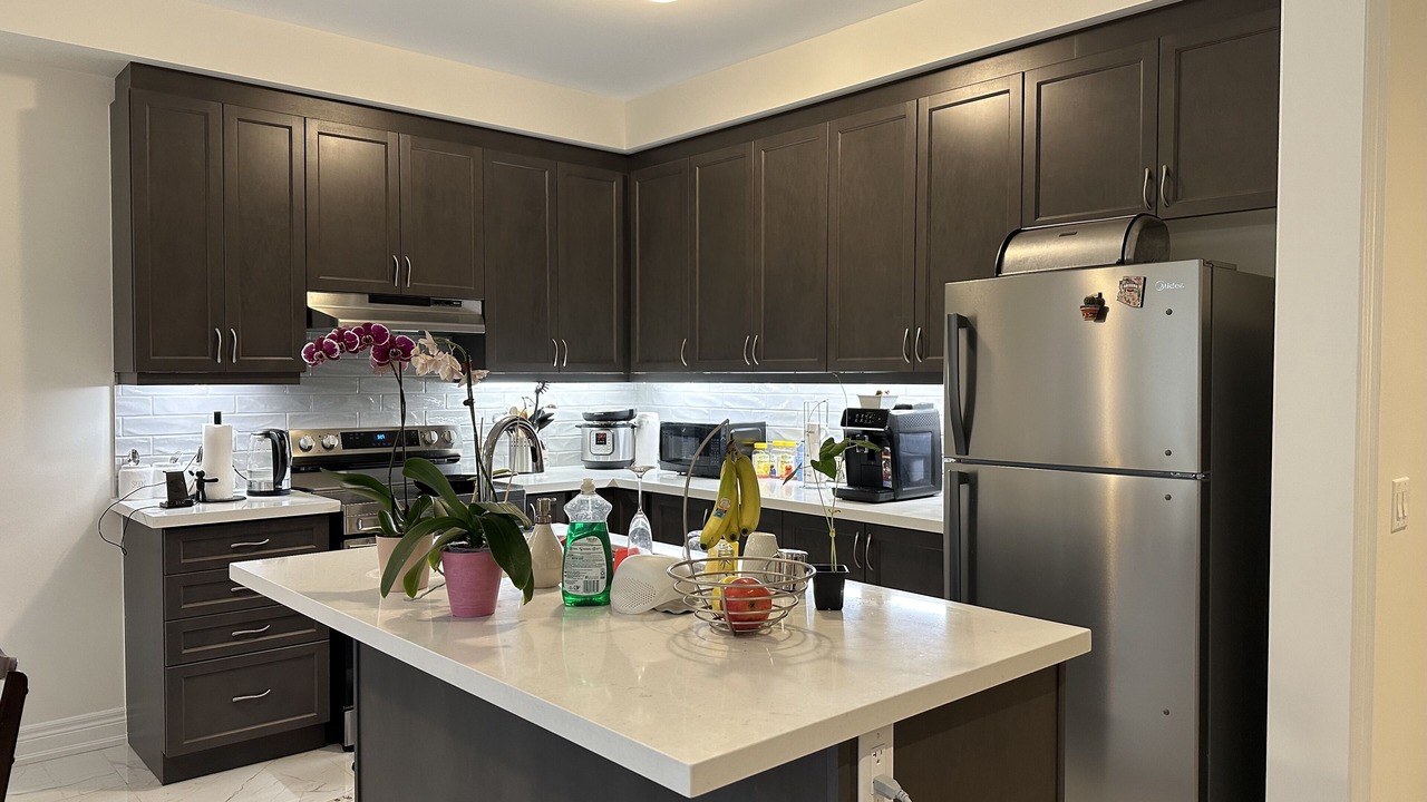 Photo of Kitchen in East Gwillimbury