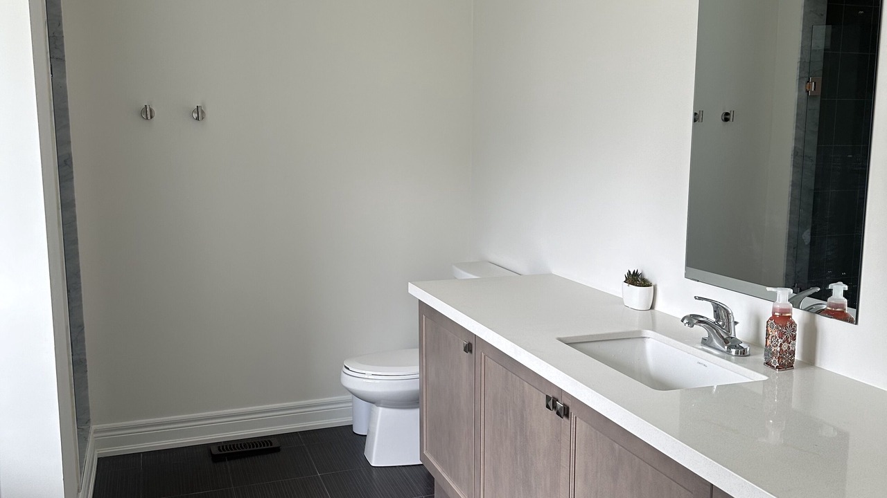 Photo of Bathroom in East Gwillimbury