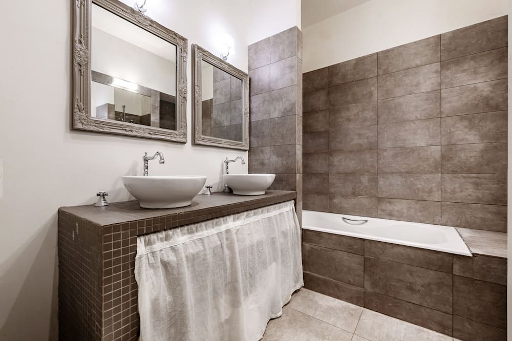 Photo of Bathroom in Passy