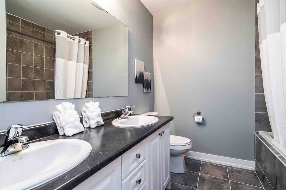 Photo of Bathroom in The Blue Mountains