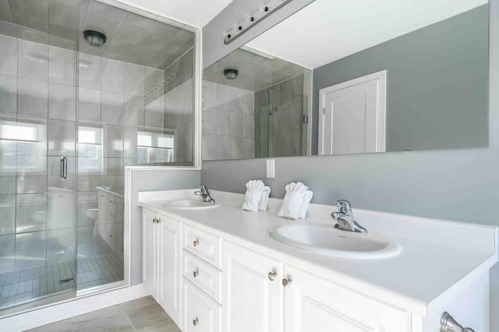 Photo of Bathroom in The Blue Mountains